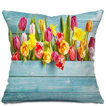 Tulip Border With Copy Space Pillows 105028548