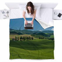 Typical Tuscan Landscape Blankets 67554614