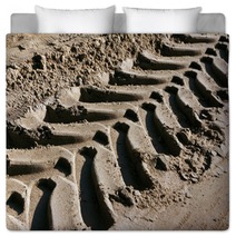 Tyre Tracks On Sand With Blur Effect Bedding 147702787