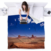 USA - Monument Valley Blankets 69840716