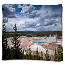 USA - Yellowstone NP, Prismatic Pool Blankets 69800796