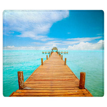 Vacations And Tourism Concept. Jetty On Isla Mujeres, Mexico Rugs 42699552