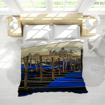 Venice, Italy - Gondolas And San Giorgio Maggiore Bedding 68675892
