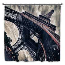 View Of Eiffel Tower In Grungy Dramatic Style Bath Decor 63607109