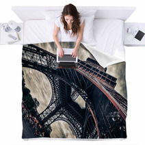 View Of Eiffel Tower In Grungy Dramatic Style Blankets 63607109