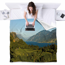View Over Columbia River,  Columbia River Gorge, Oregon. Blankets 44926496