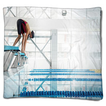 Woman Swimmer In A Starting Position Blankets 113709055