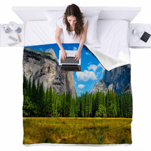 Yosemite Valley Panoramic Landscape Yosemite National Park California Usa Blankets 114640357