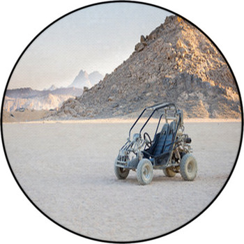 Buggy 4x4 In The Desert Round Rug