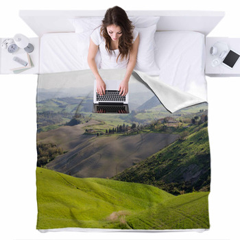 Colli Toscani Fleece Bed Blanket