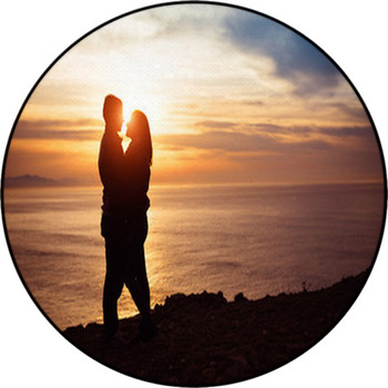 Couple In Love At Sunset Round Rug