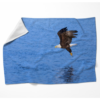 Eagle Grabbing A Fish From The Woven Throw Blanket