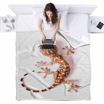 Gecko Climbing Isolated Fleece Bed Blanket