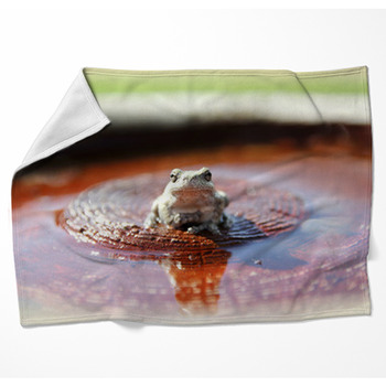 Grey Tree Frog Sitting In Bird Bath Woven Throw Blanket
