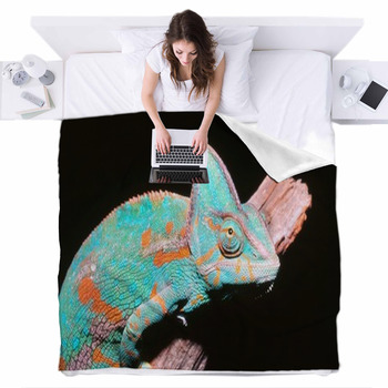 Helmet chameleon Fleece Bed Blanket