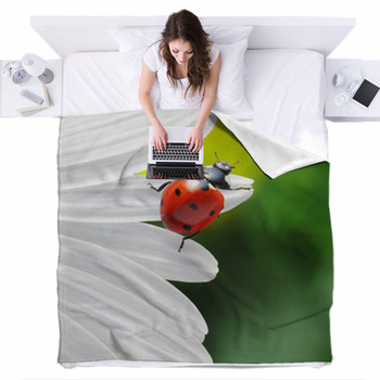 Ladybird On Camomile Flower Fleece Bed Blanket