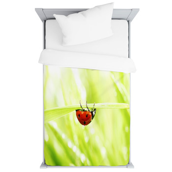 Ladybug On Grass Toddler Duvet