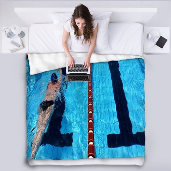 Nuotatrice In Piscina Fleece Blanket