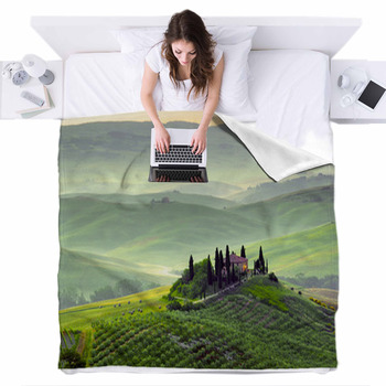 Podere In Toscana, Italia Fleece Bed Blanket