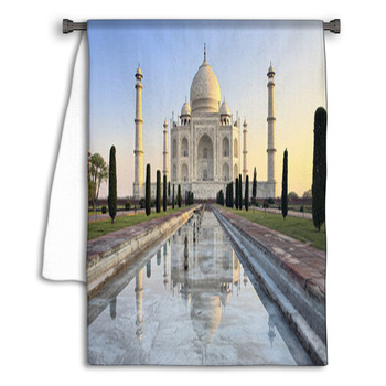 Taj Mahal At Sunrise Towel