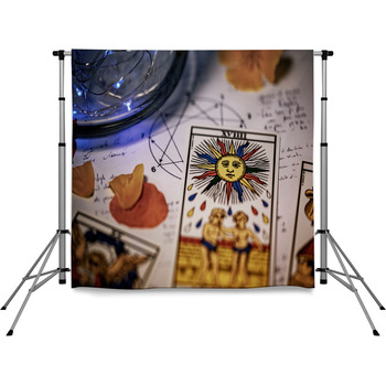 Tarot de Marseille tirage de carte divinatoire en cartomancie Stock Photo