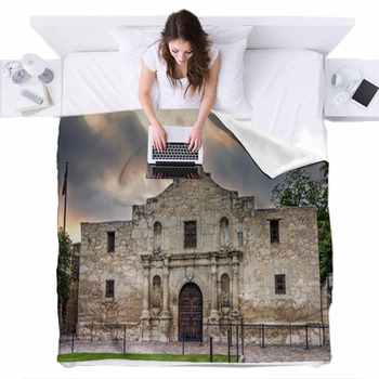 The Alamo, Asn Antonio, TX Fleece Bed Blanket