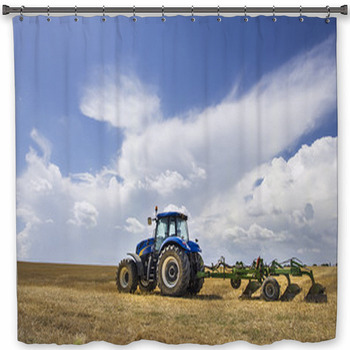Trattore Nel Campo Di Grano Shower Curtain