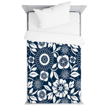 White Lace Crochet Flowers Seamless Toddler Duvet